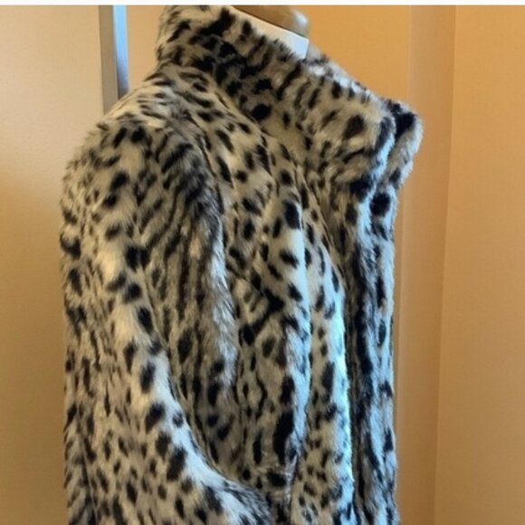 CHICO'S Leopard Faux Fur Cropped Jacket Size L - Picture 3 of 12